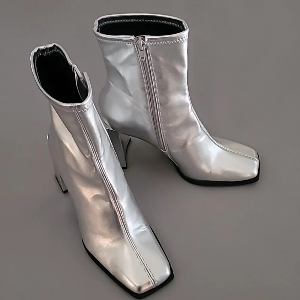 Gianni Bini Women's Border-Line Silver Metallic Block Heel Booties 7M